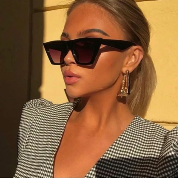 Ella Glam Accessories - New Women’s cat eye sunglasses with case.